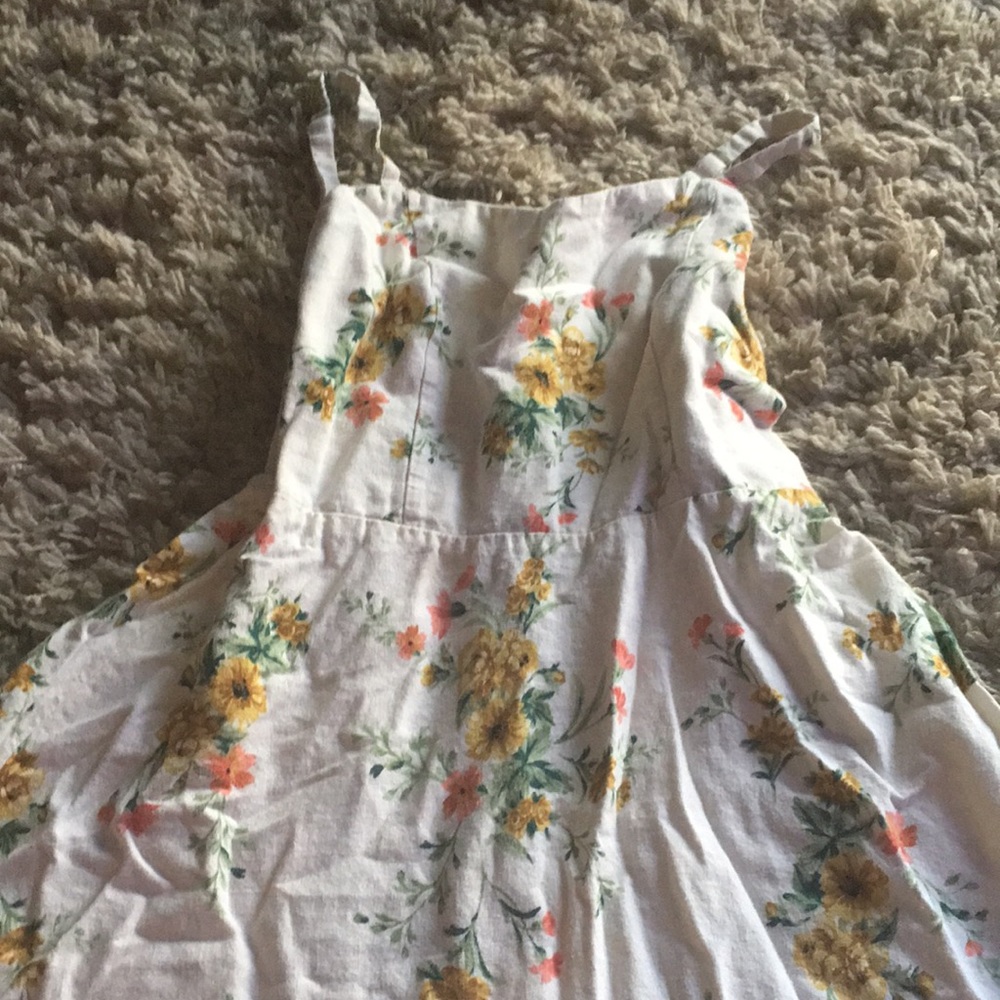 This summer dress is so cute to wear to the beach or really anywhere